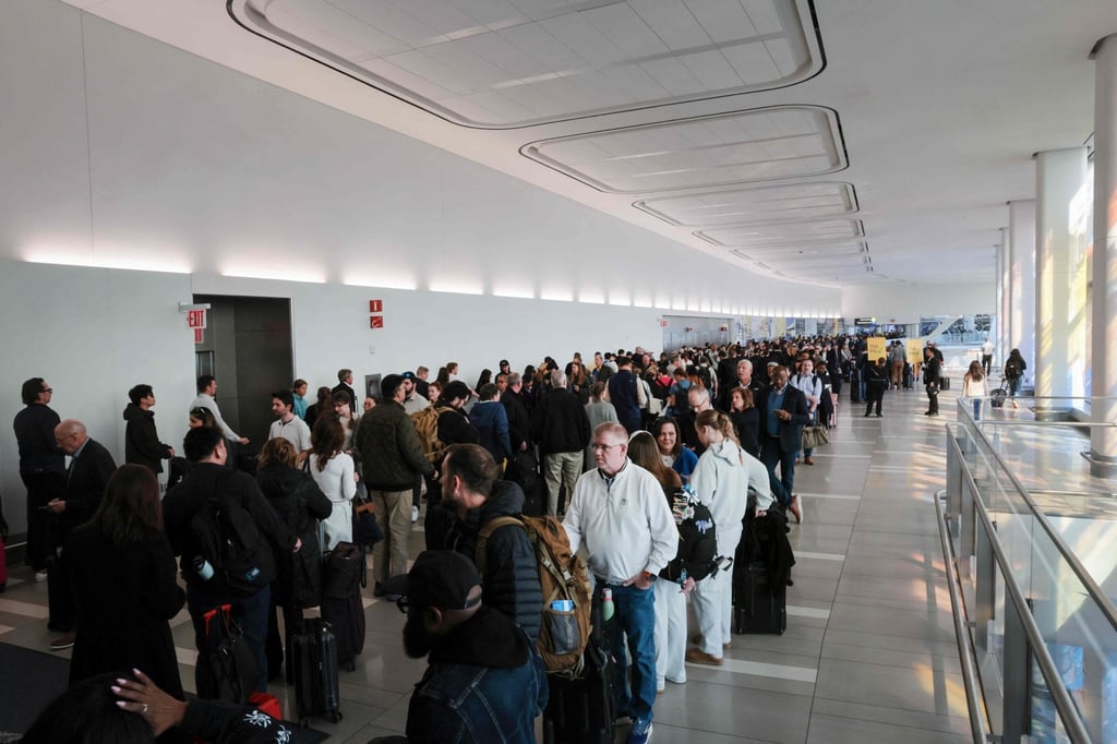 People wait in long security lines at LaGuardia Airport, New York City. Photo: AFP People wait in long security lines at LaGuardia Airport, New York City. Photo: AFP
